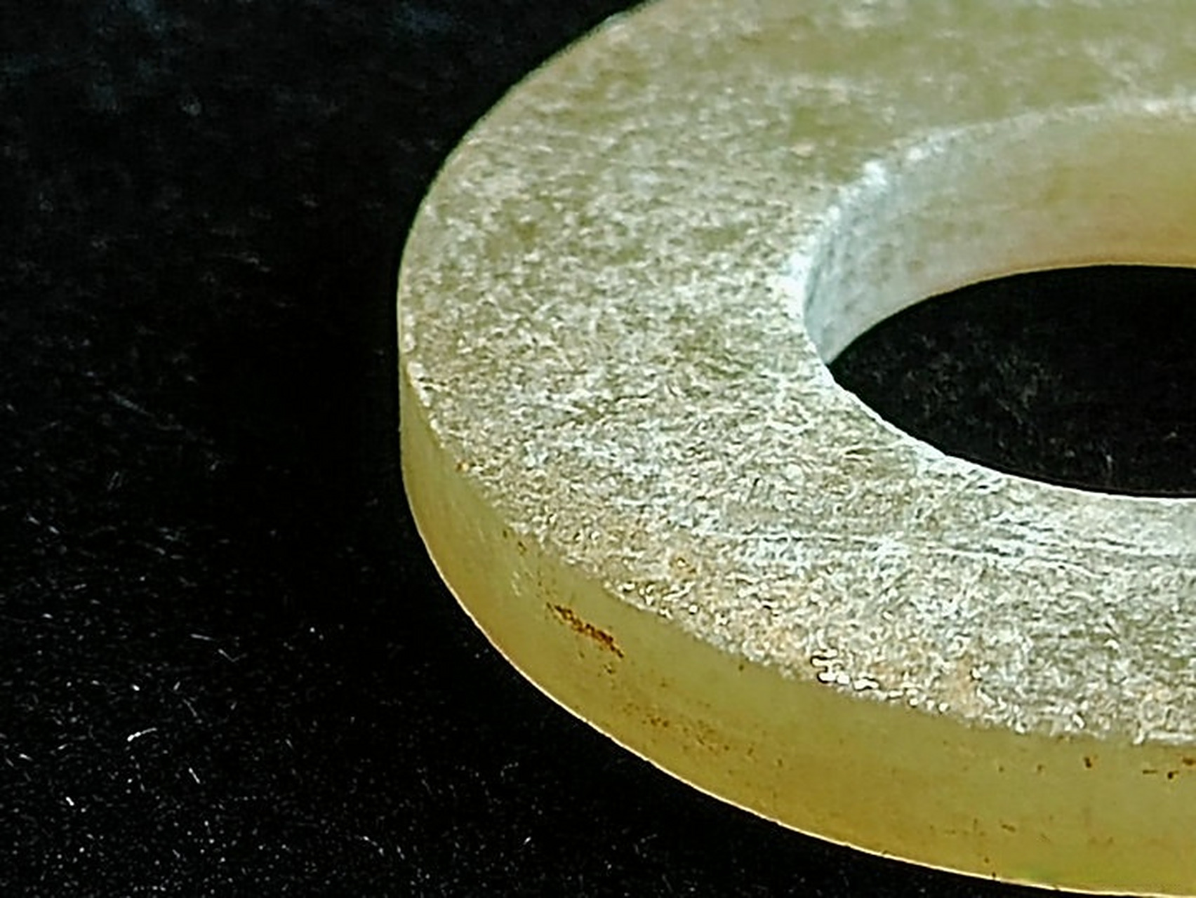 古玉居说玉# 古玉上的灰皮是玉质氧化的一种方式,质地越缜密,接触