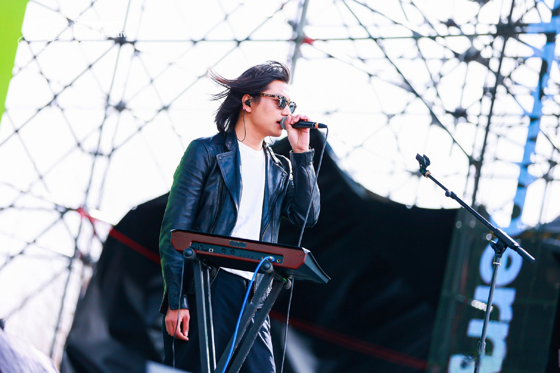 燕京啤酒·#北京草莓音乐节#  达闻西乐队  登台的下午时段,春风劲吹