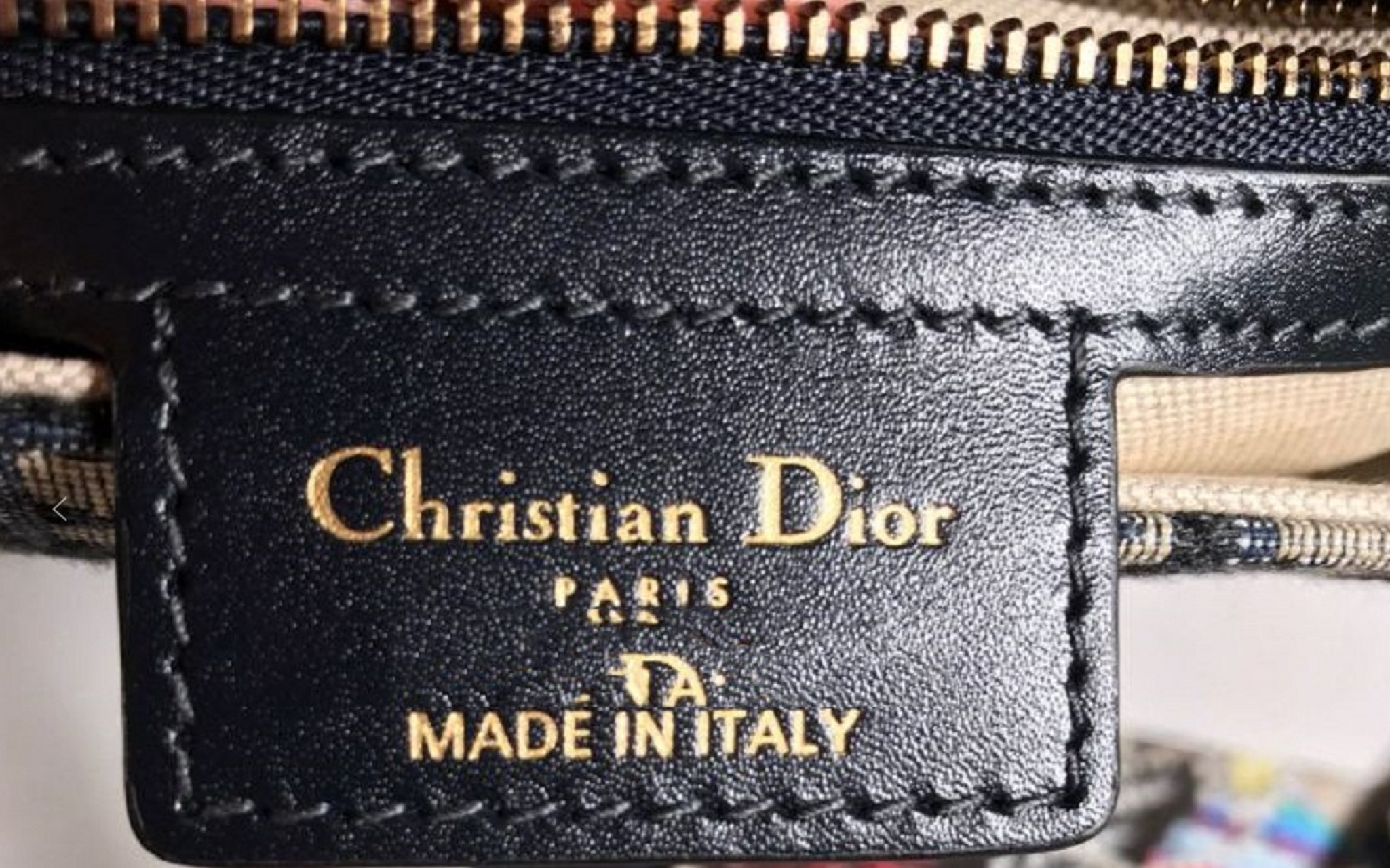 【干货】迪奥dior包包鉴定方法 16615烫金 dior的logo属于衬线