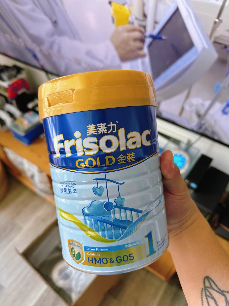 转皇家美素力frisolac1段奶粉 妈妈从香港带回的两罐美素力金装奶粉