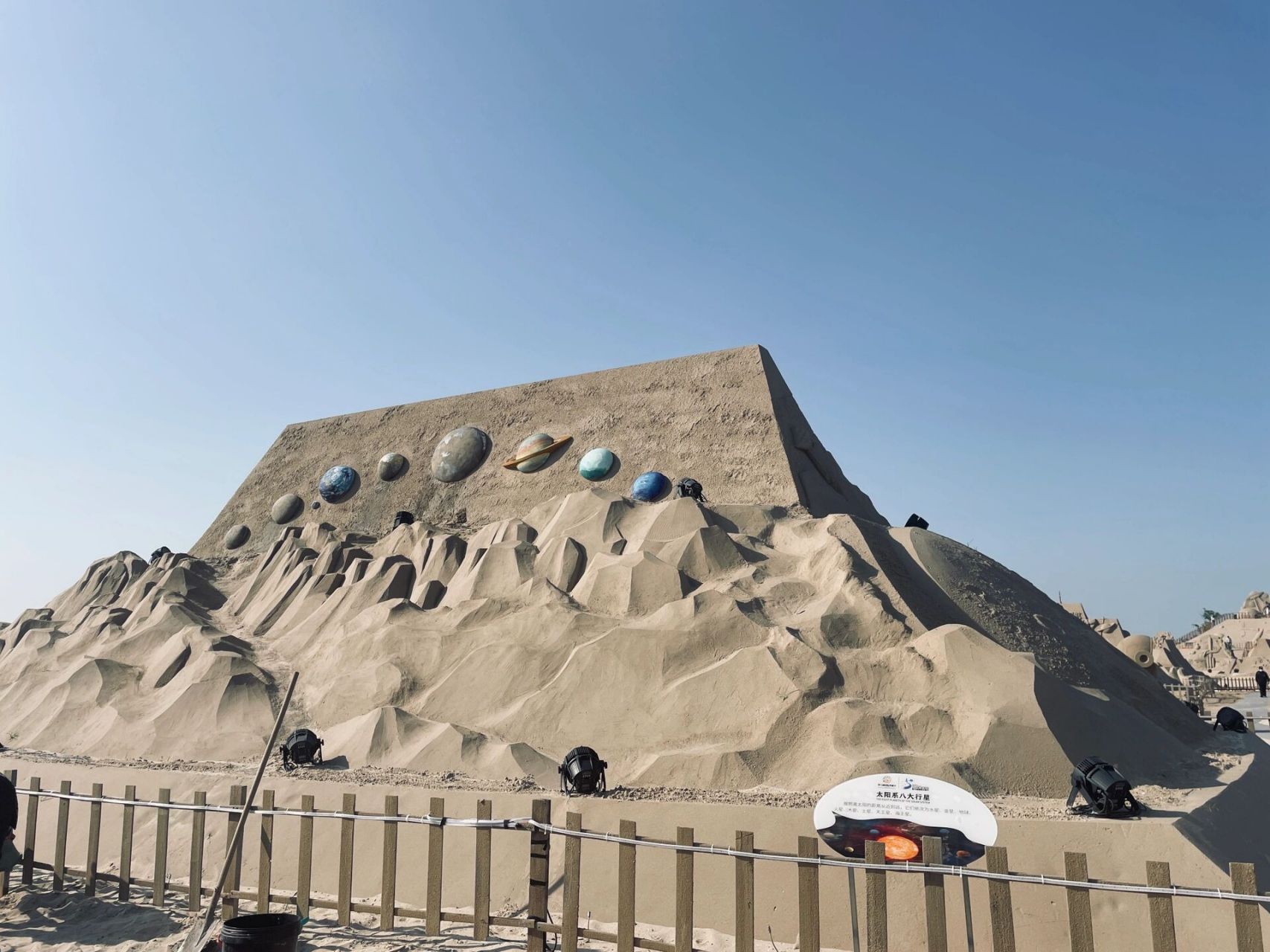 骆马湖沙雕公园 骆马湖沙滩公园位于宿迁市宿豫区骆马湖旅游度假区内