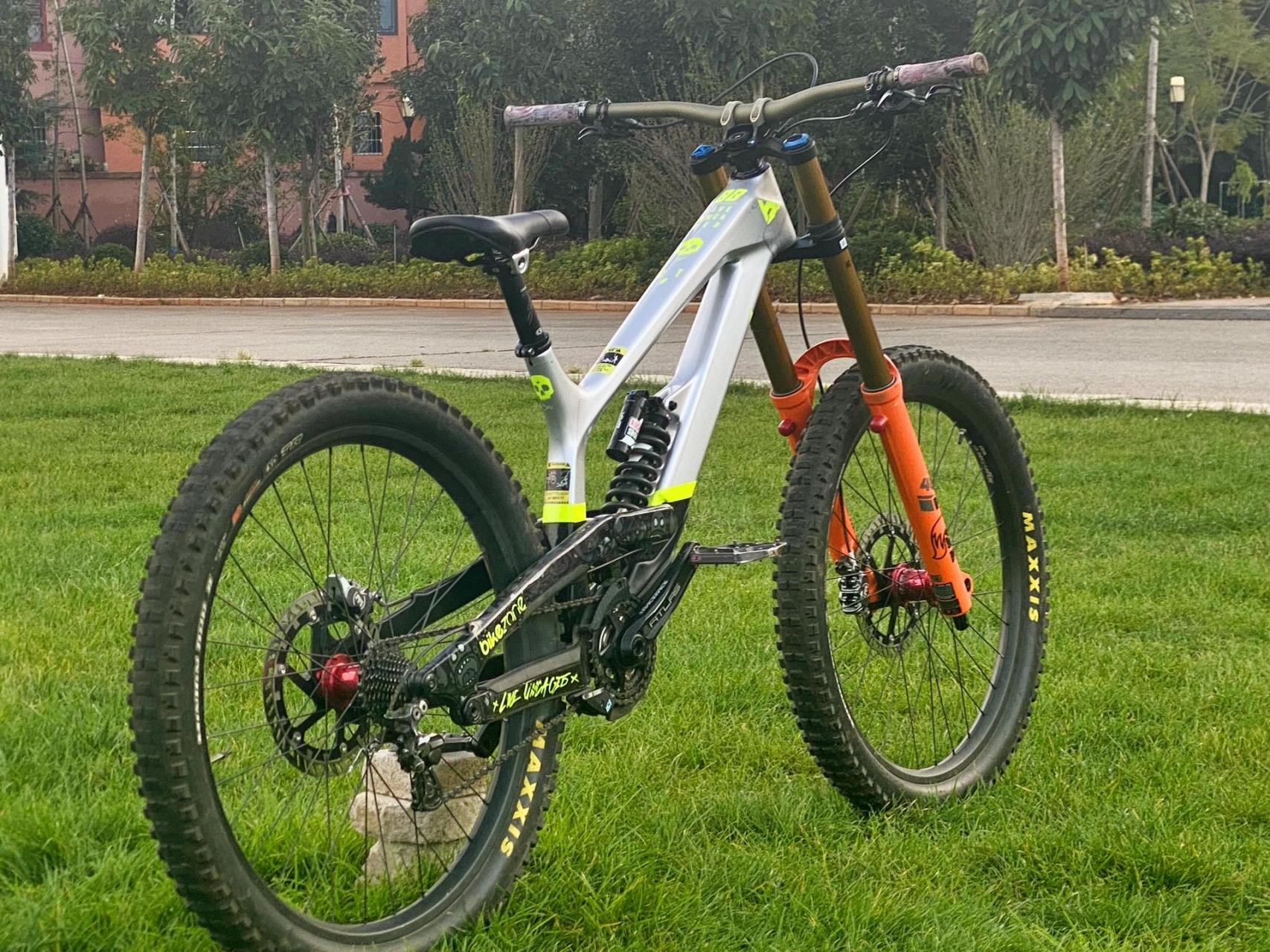 来自德国的肌肉速降车yttues dh速降 让骑行成为一种生活 这单车操作