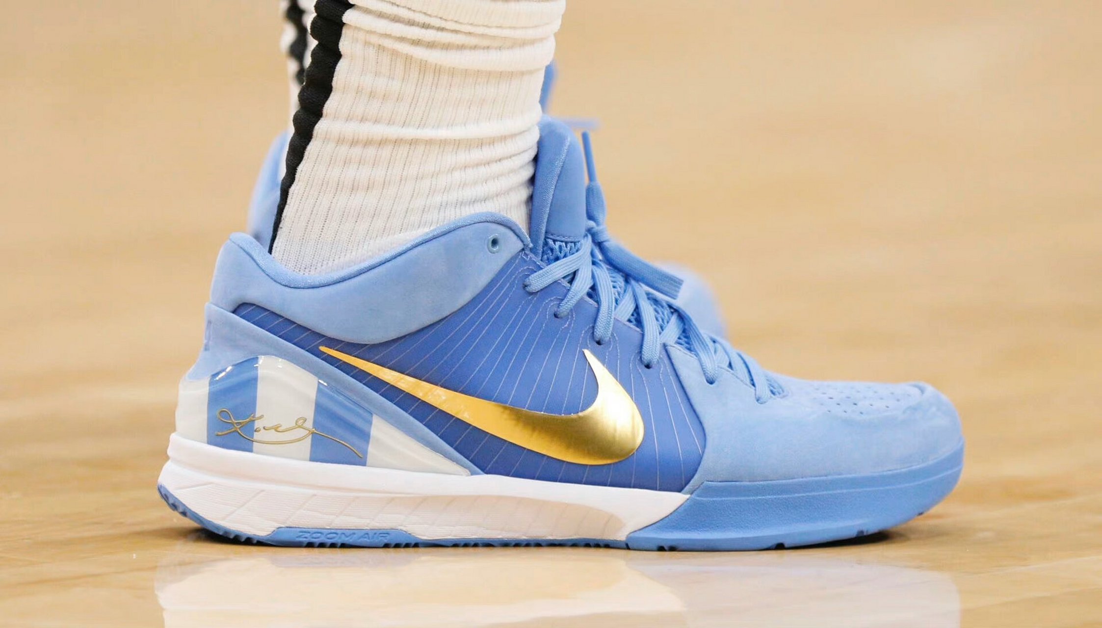 德罗赞上脚kobe 4 protro pe9693 一双以9693为灵感设计的科4