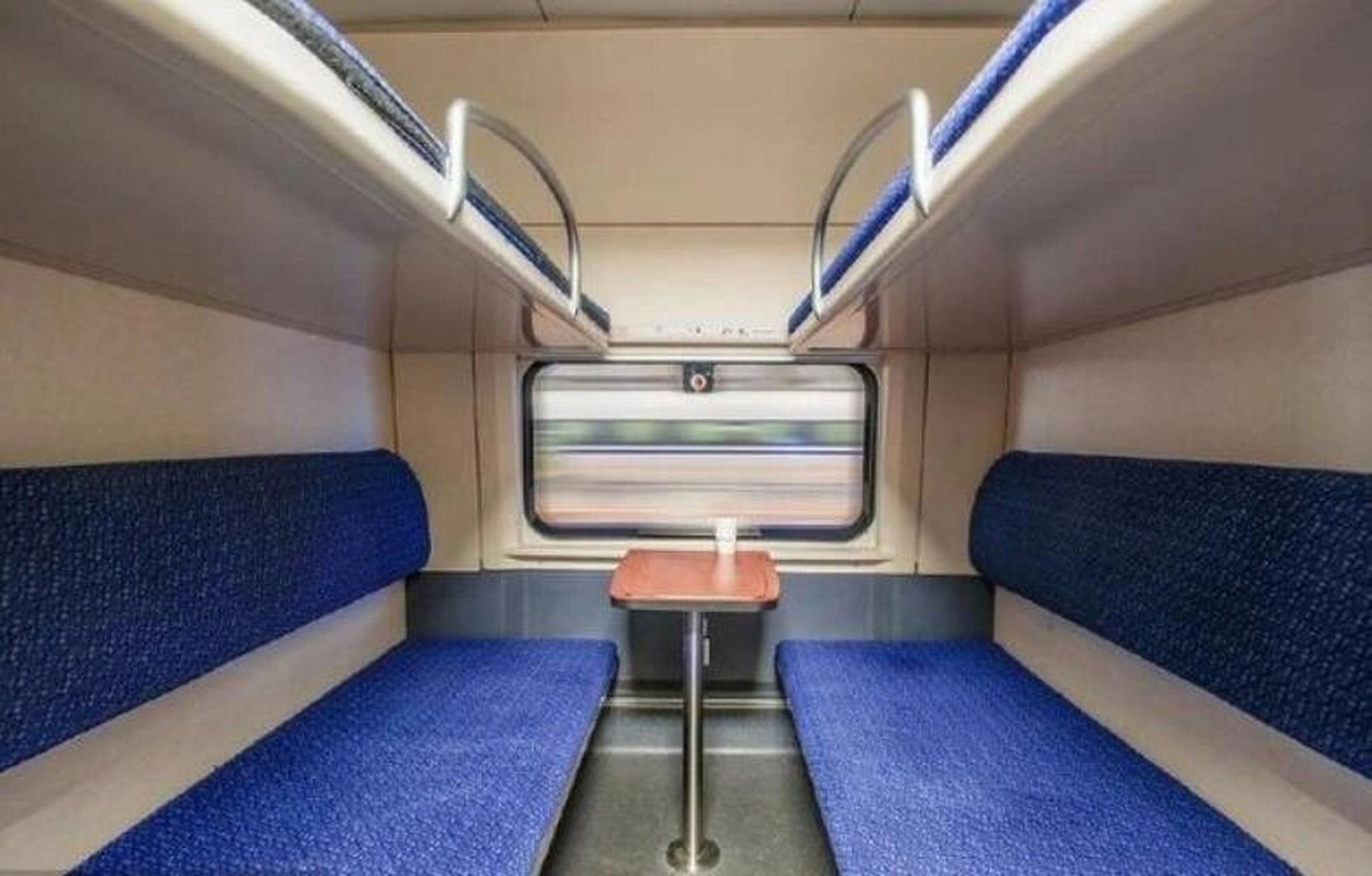 普速列车不同种类车厢的区分 普速列车也就是老百姓常说的绿皮车,最早