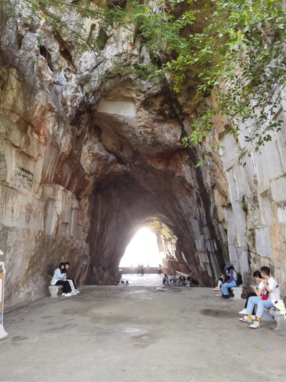 桂林必去景点之叠彩山 仙鹤洞:网红打卡点之一,也是叠彩山的核心景点