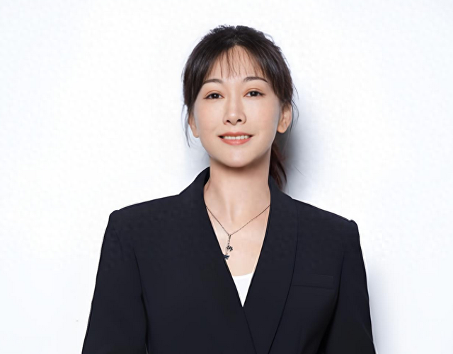 齐襄,这位在娱乐圈默默耕耘了24年的女演员,终于凭借《北上》中的出色