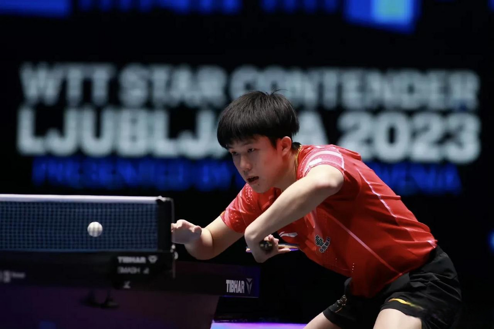 以下是一些关于乒乓球反手拉球的注意事项.