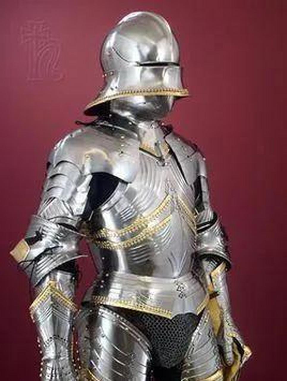 哥特式铠甲为什么能战胜米兰盔甲?它的不同在哪里.