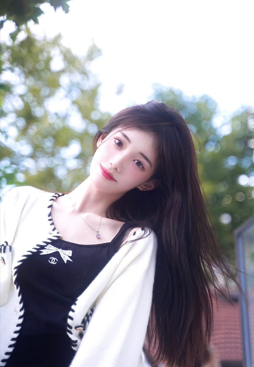 惟baby- 出生于1998年8月19日,狮子座小姐姐