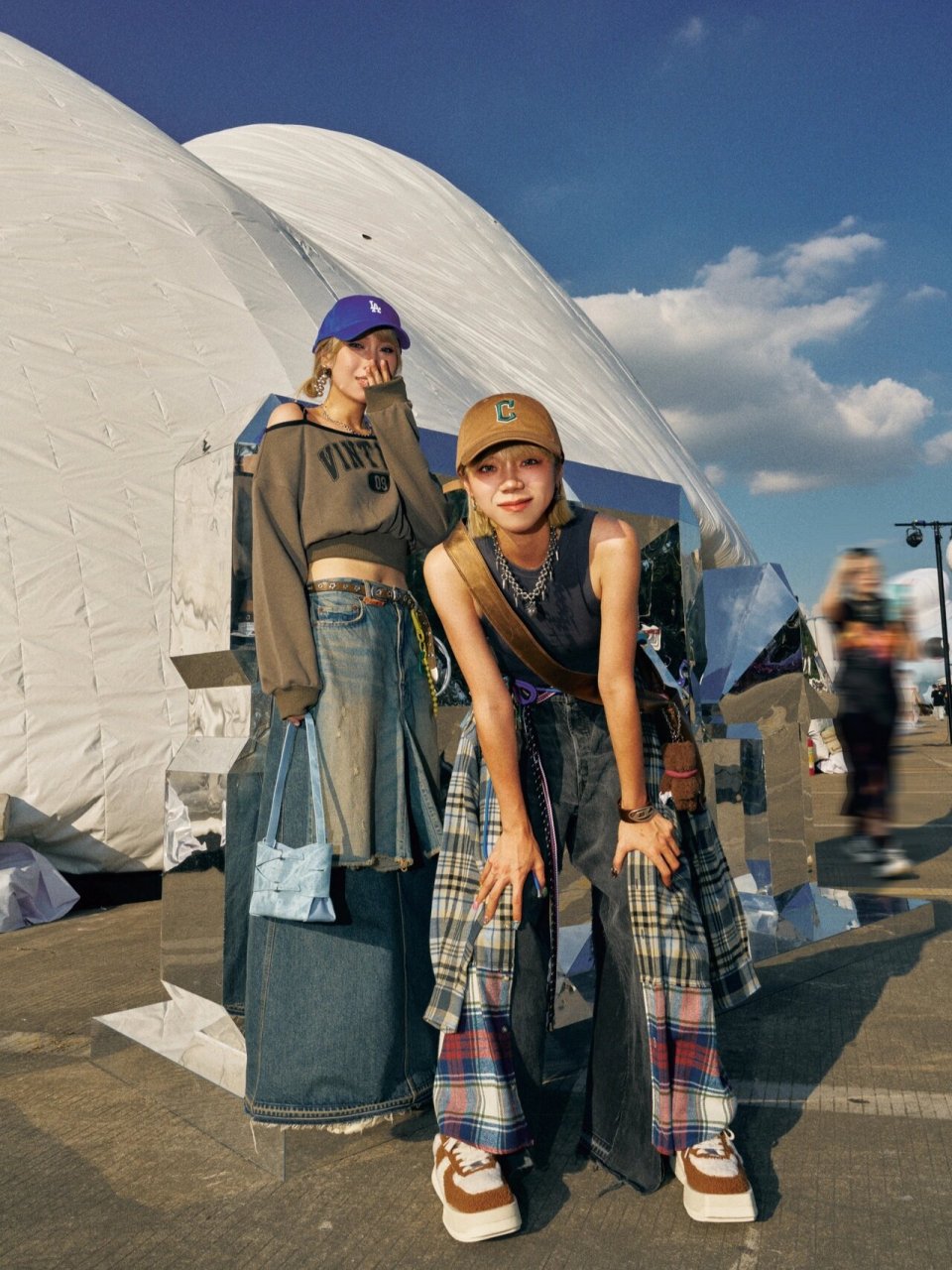 来拍照了# #拍出氛围感# #街拍# #双人拍照# #闺蜜拍照# #姐妹合照