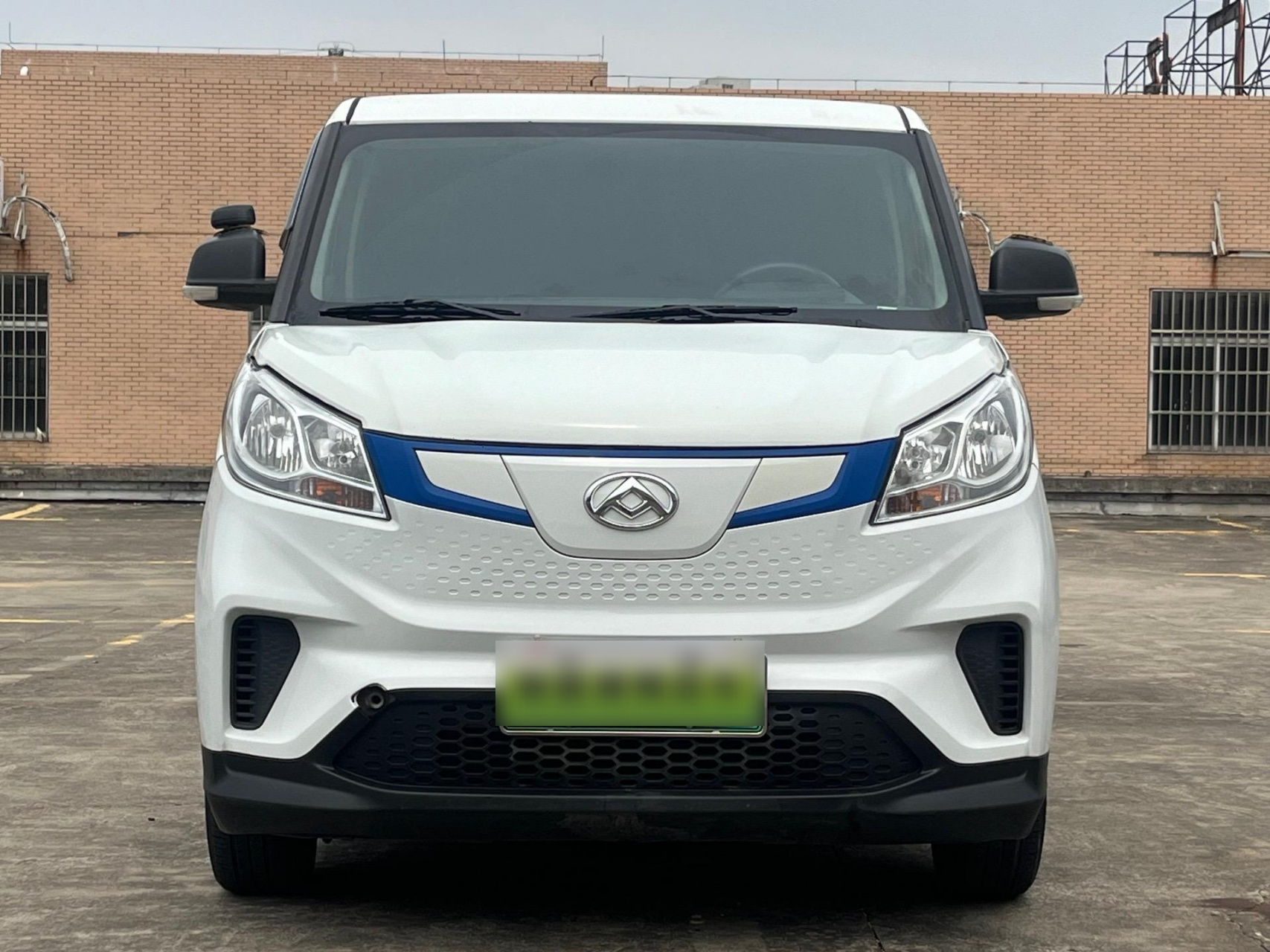 上汽大通ev30长轴物流车