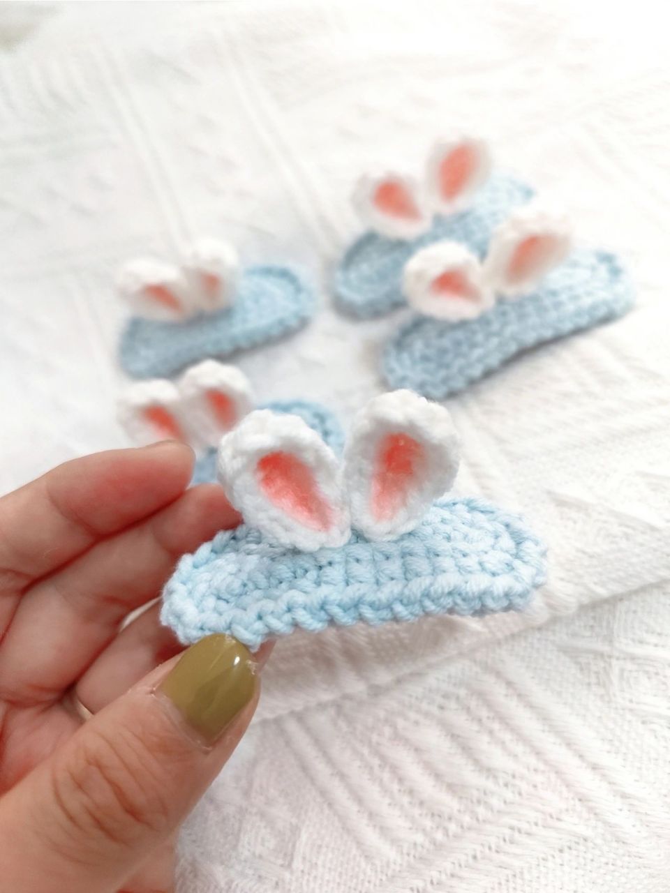 小兔子耳朵发夹钩织【附图解】 这个款式不需要用到定型条,很简单 用