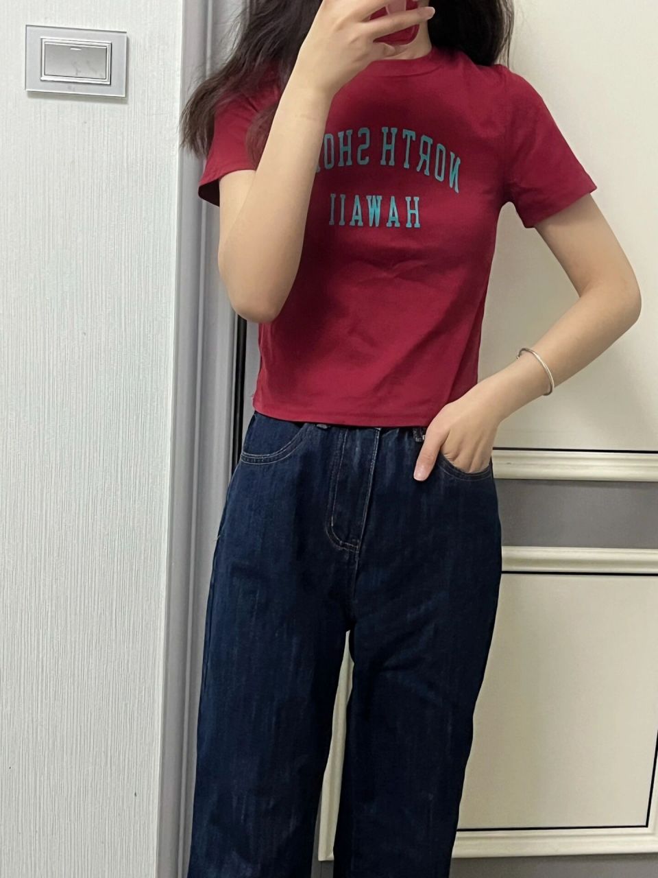 ootd复古红短袖搭配牛仔裤 这一身很感觉