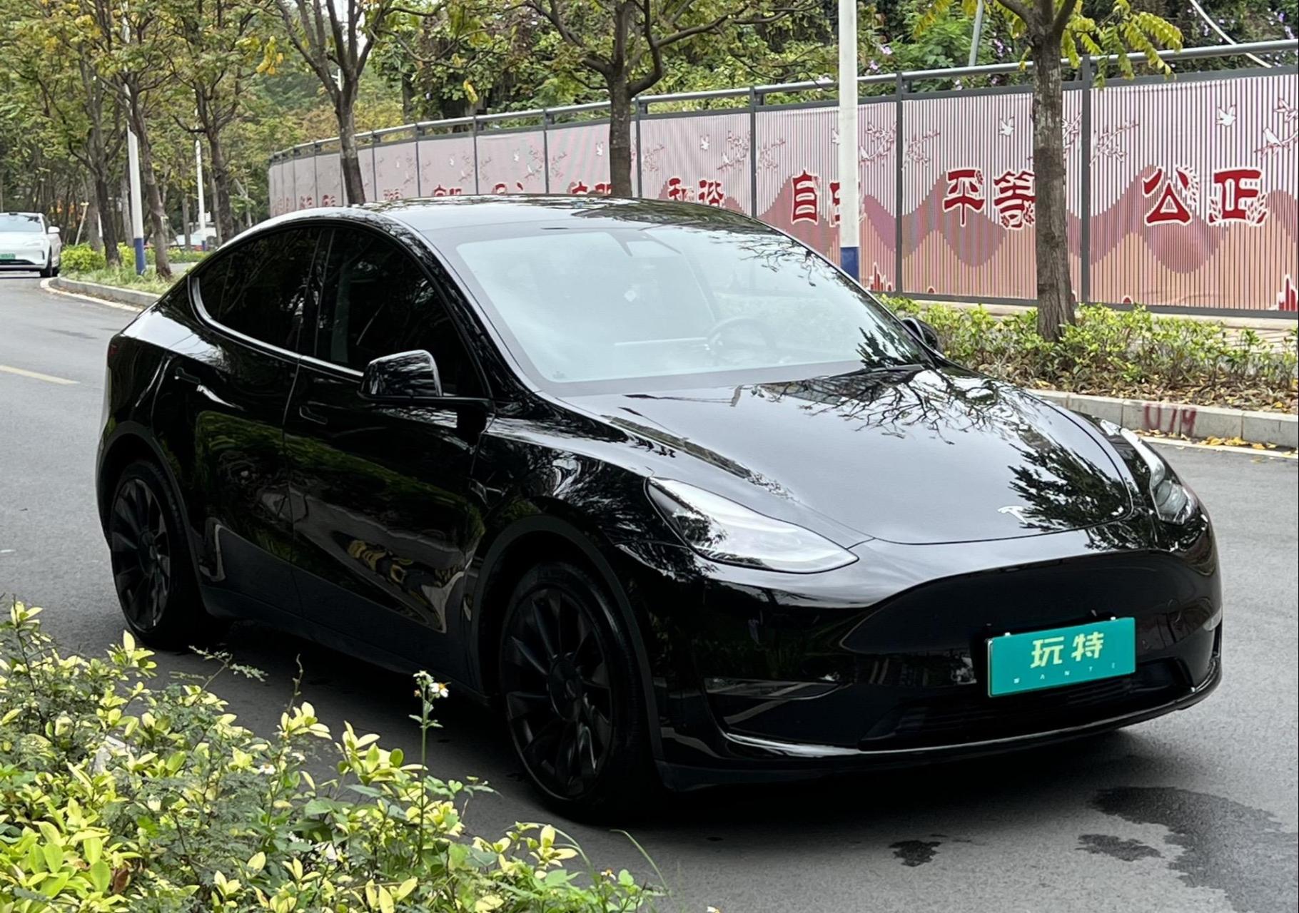 21款特斯拉modely长续航版本 21年6月出厂026月上牌 选配20寸大轮毂