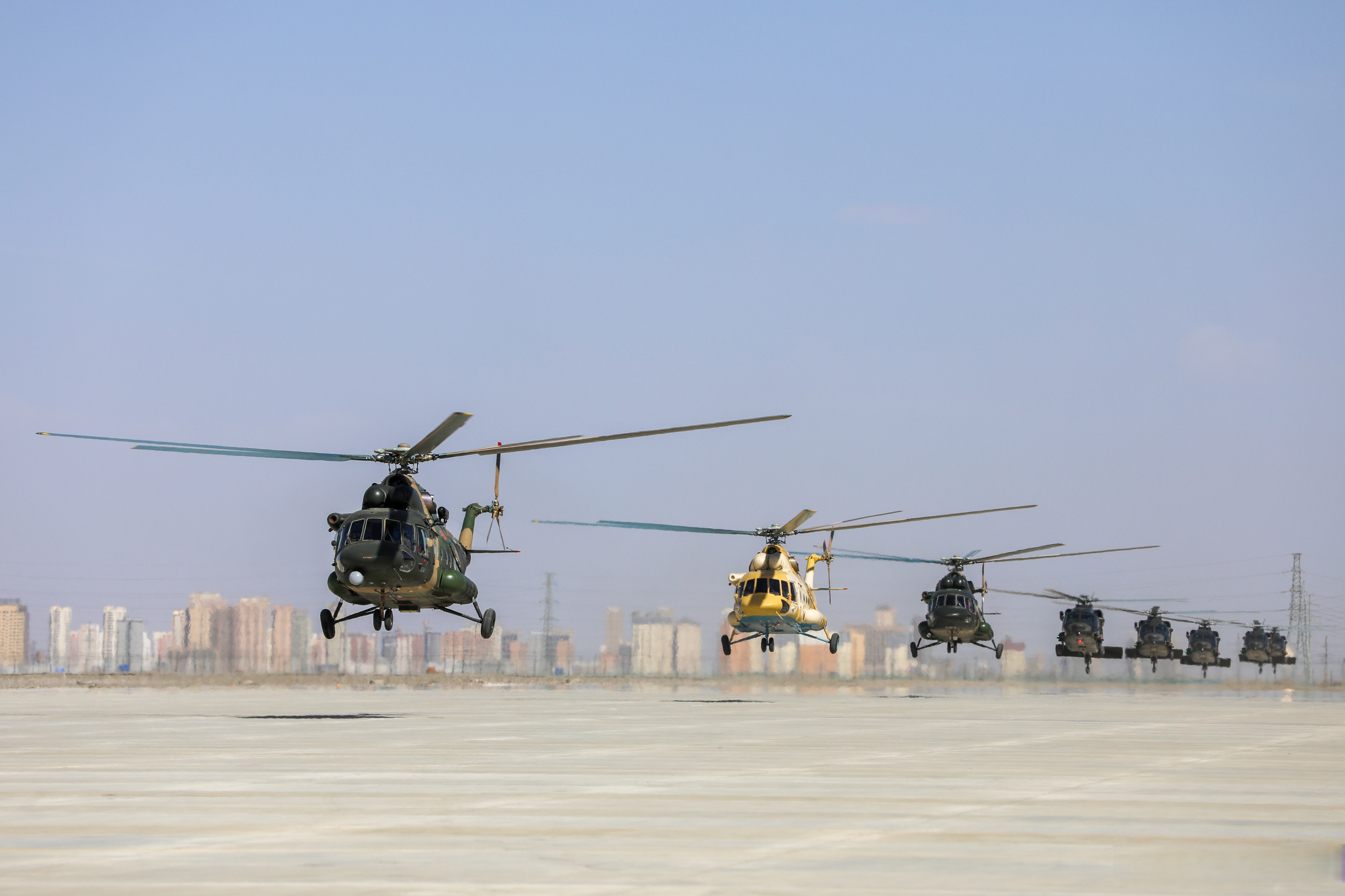 跨昼夜飞行训练,有效检验飞行员技战术水平,进一步提升部队作战能力