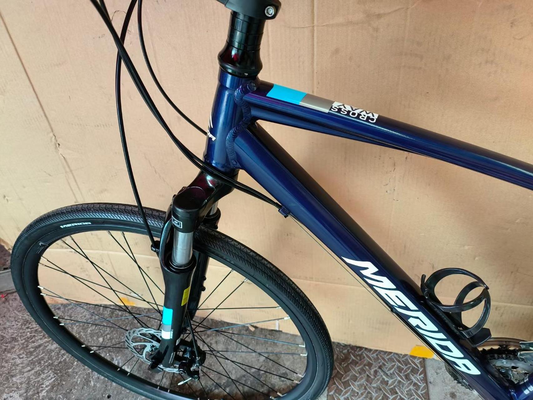 美利达克罗威80,前后双碟刹21速,车架46cm,轮组700c,成色几乎金新.