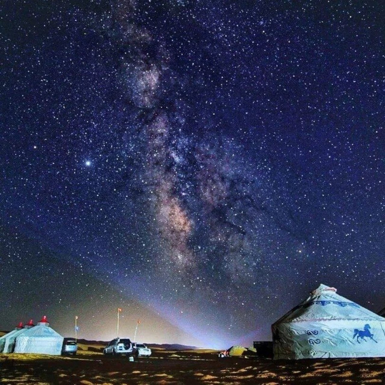 腾格里沙漠夜晚星空图片