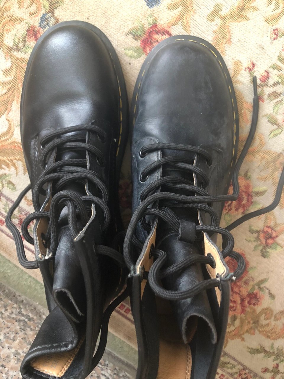 酒精擦皮鞋的后果 脑抽图方便拿酒精擦鞋,结果鞋子变成图一图二.