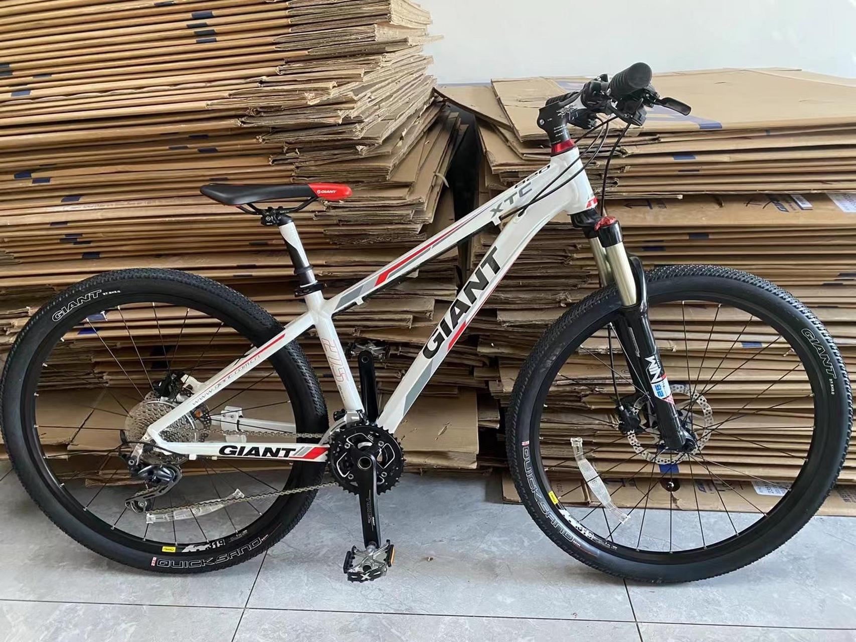 捷安特xtc820,车架xs码,30速油碟,肩控锁死前叉.