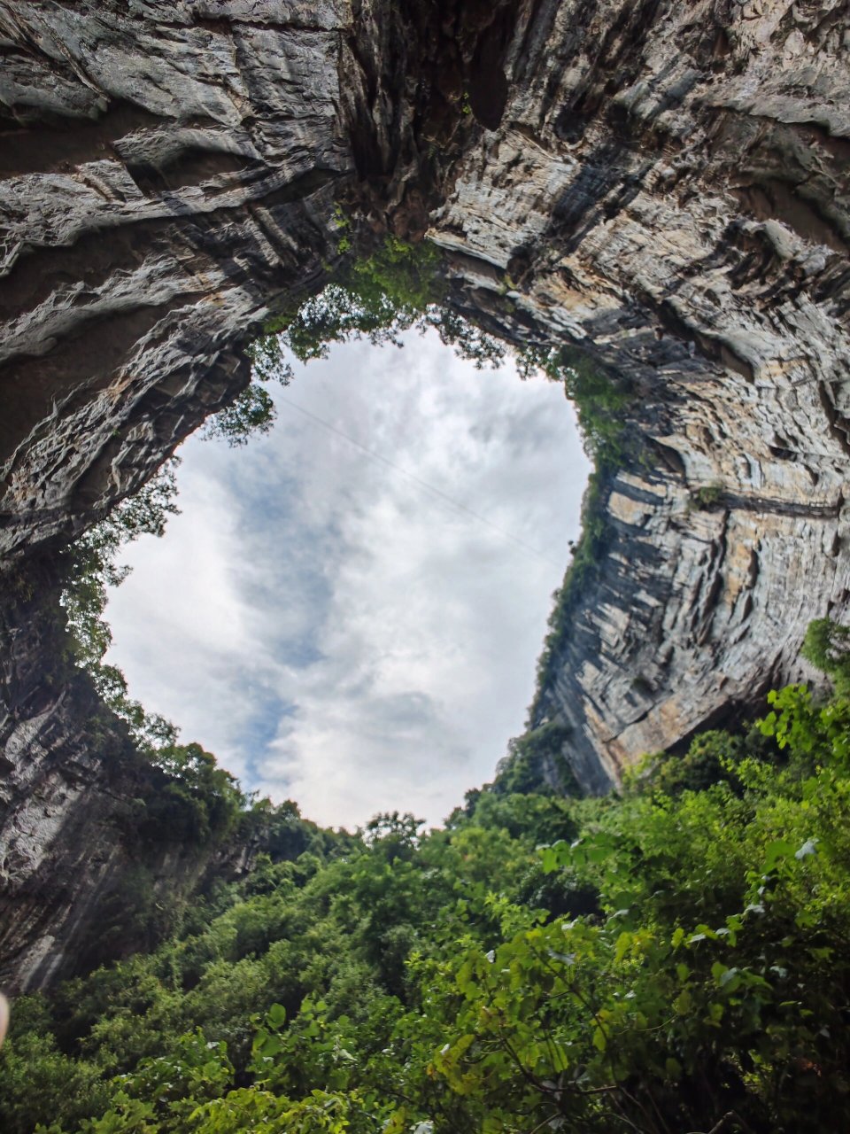 湖南道县月岩 湖南道县月岩 月岩在湖南道县城西20公里处.