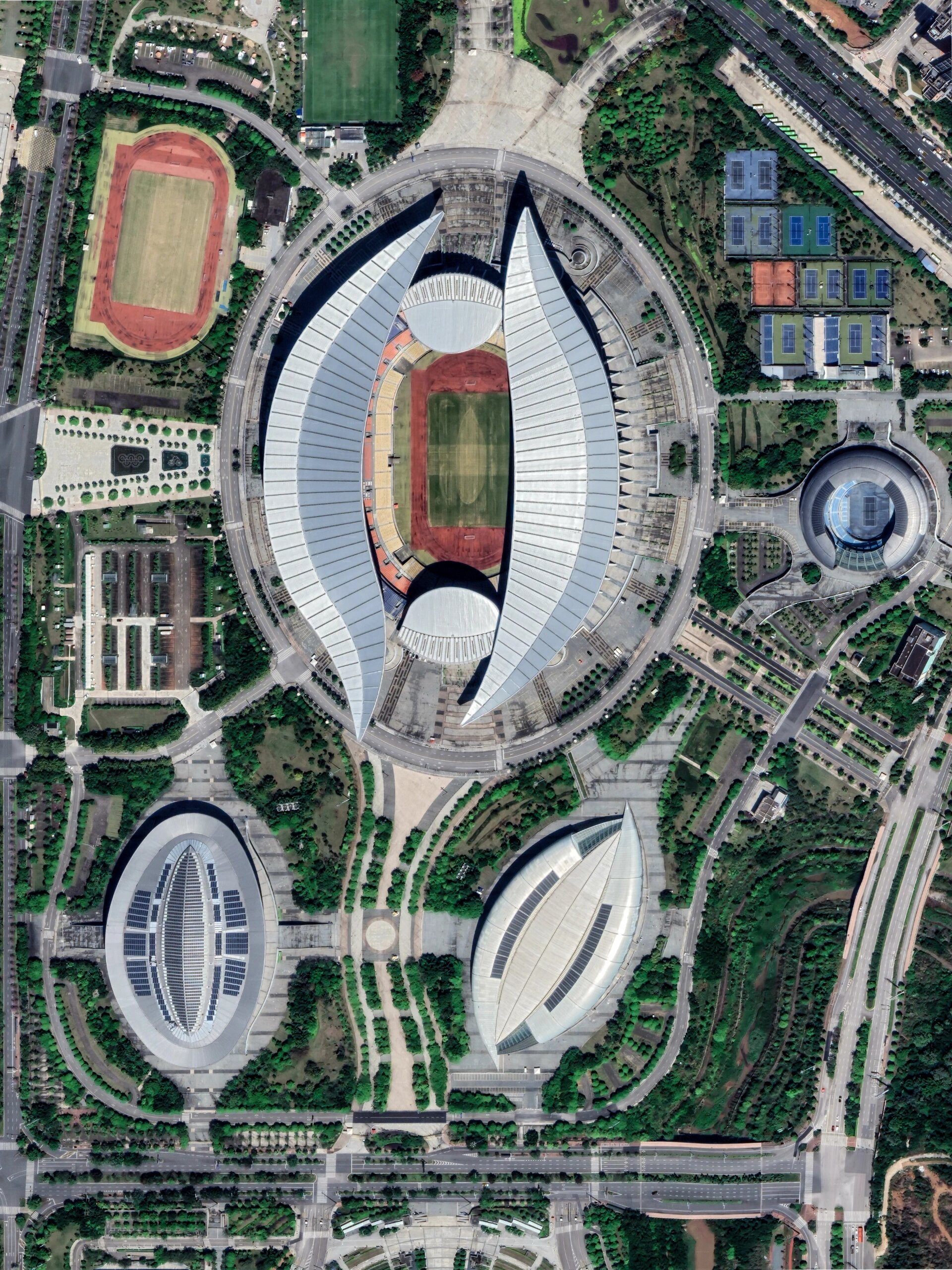 上帝视角观看,四个南宁地标建筑 广西体育中心 广西新媒体中心 广西