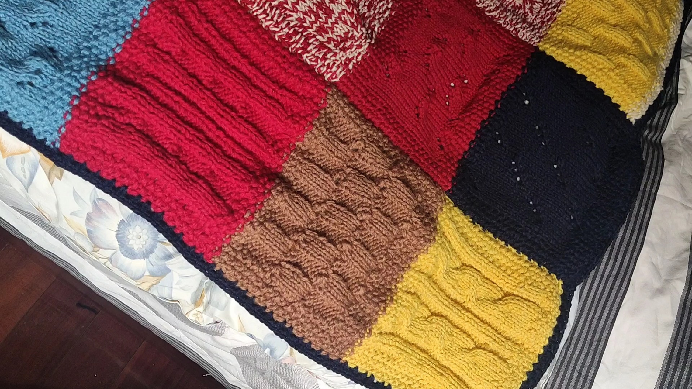 零碎毛线织毛毯图片