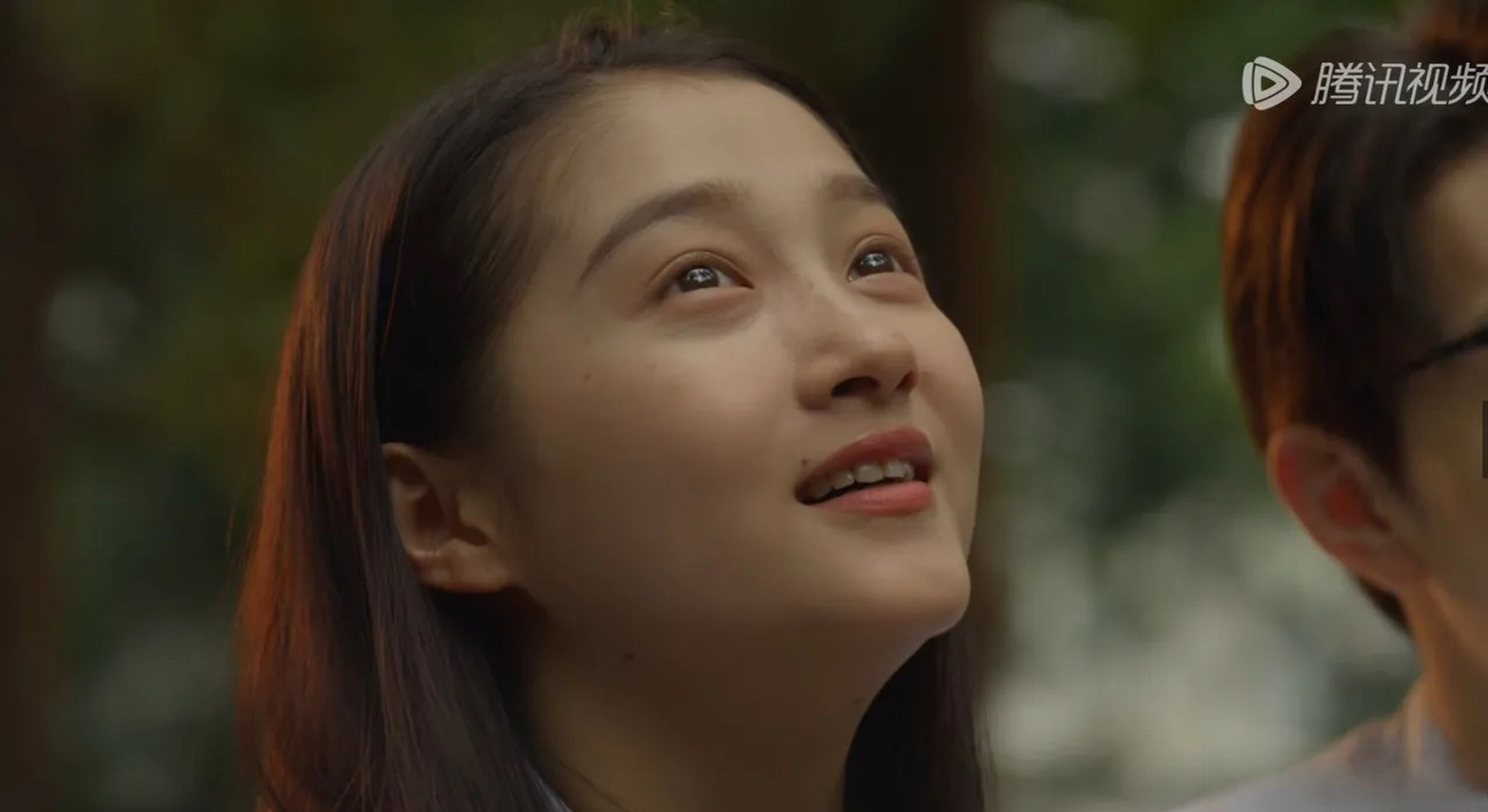 《曾少年》这画质也太实诚,关晓彤脸上的痣和颈纹都看得一清二楚