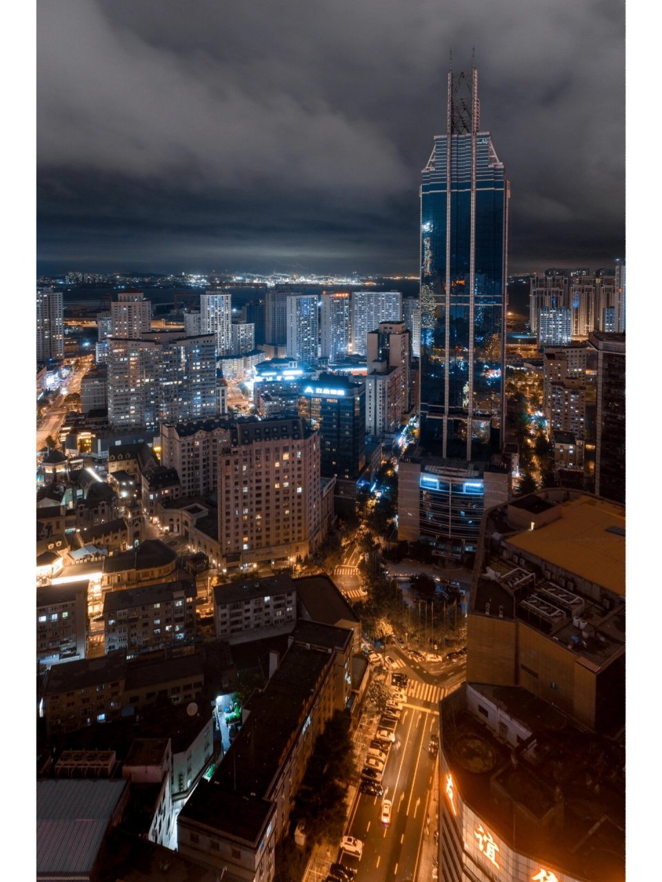 整理了一些拍过的航拍夜景合集,大连的这些以广场为中心的放射性城市