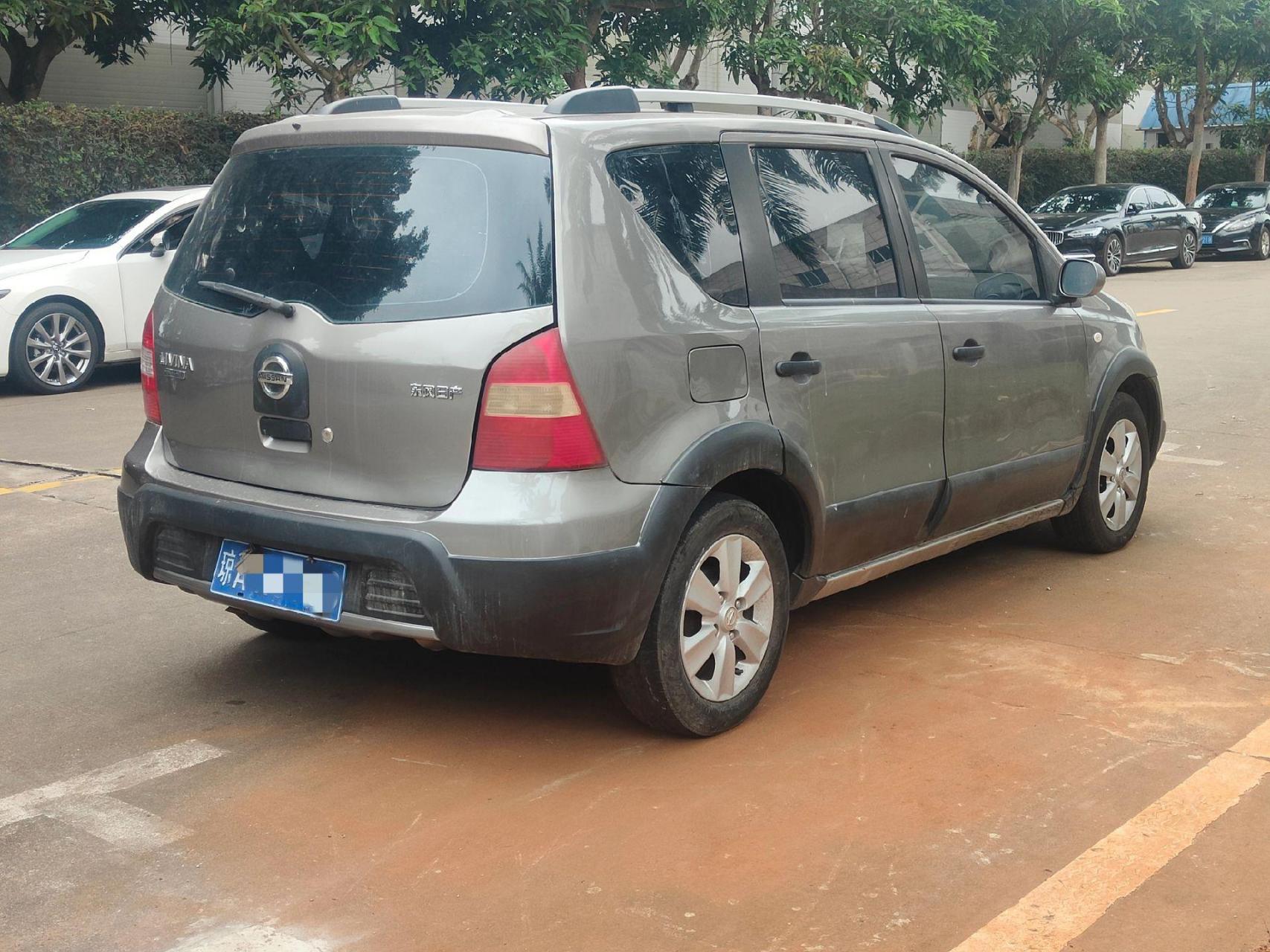 日产骊威,自动挡1.