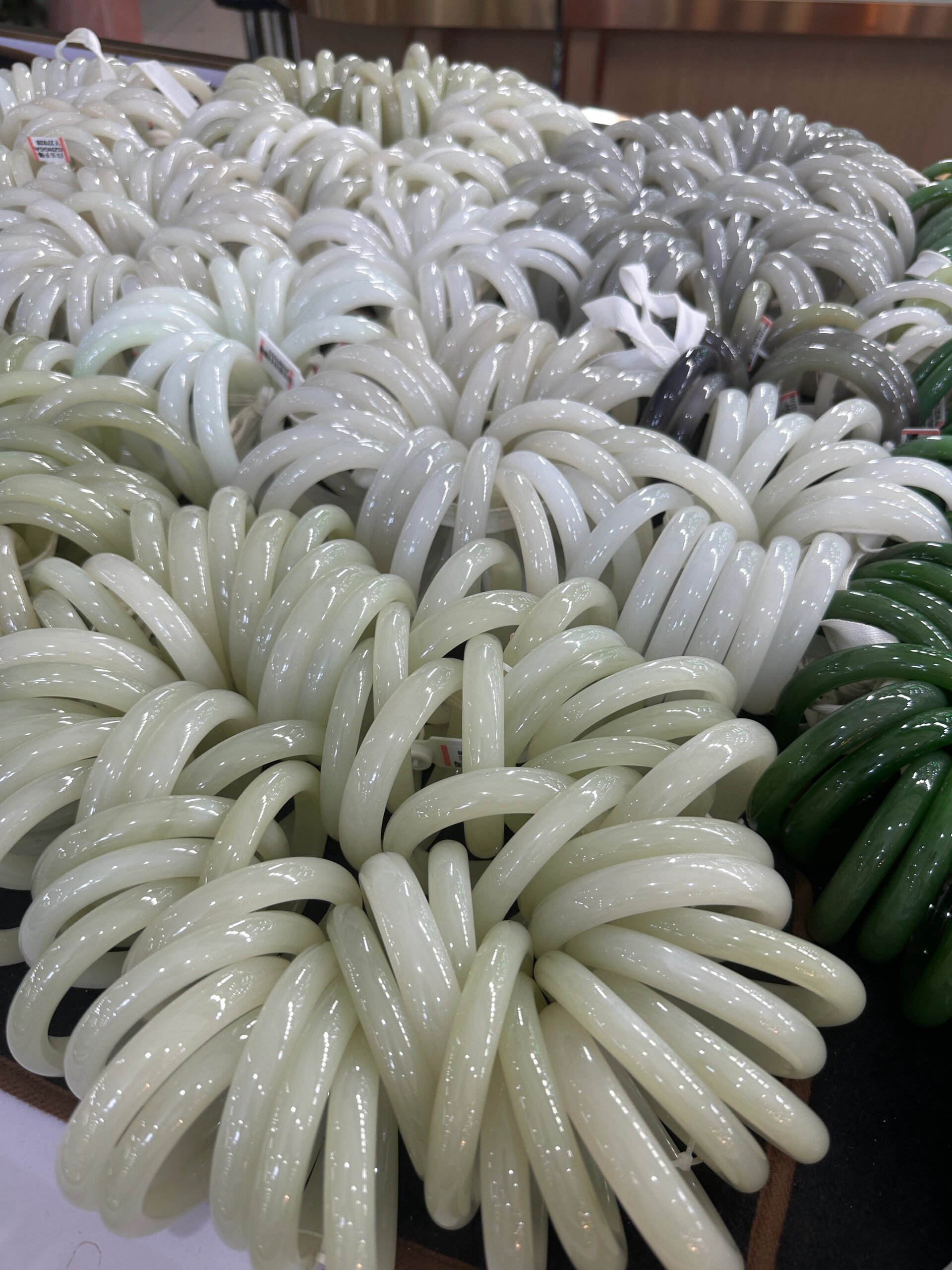广州批发翡翠哪个市场便宜(广州批发翡翠哪个市场便宜又好) 第2张
