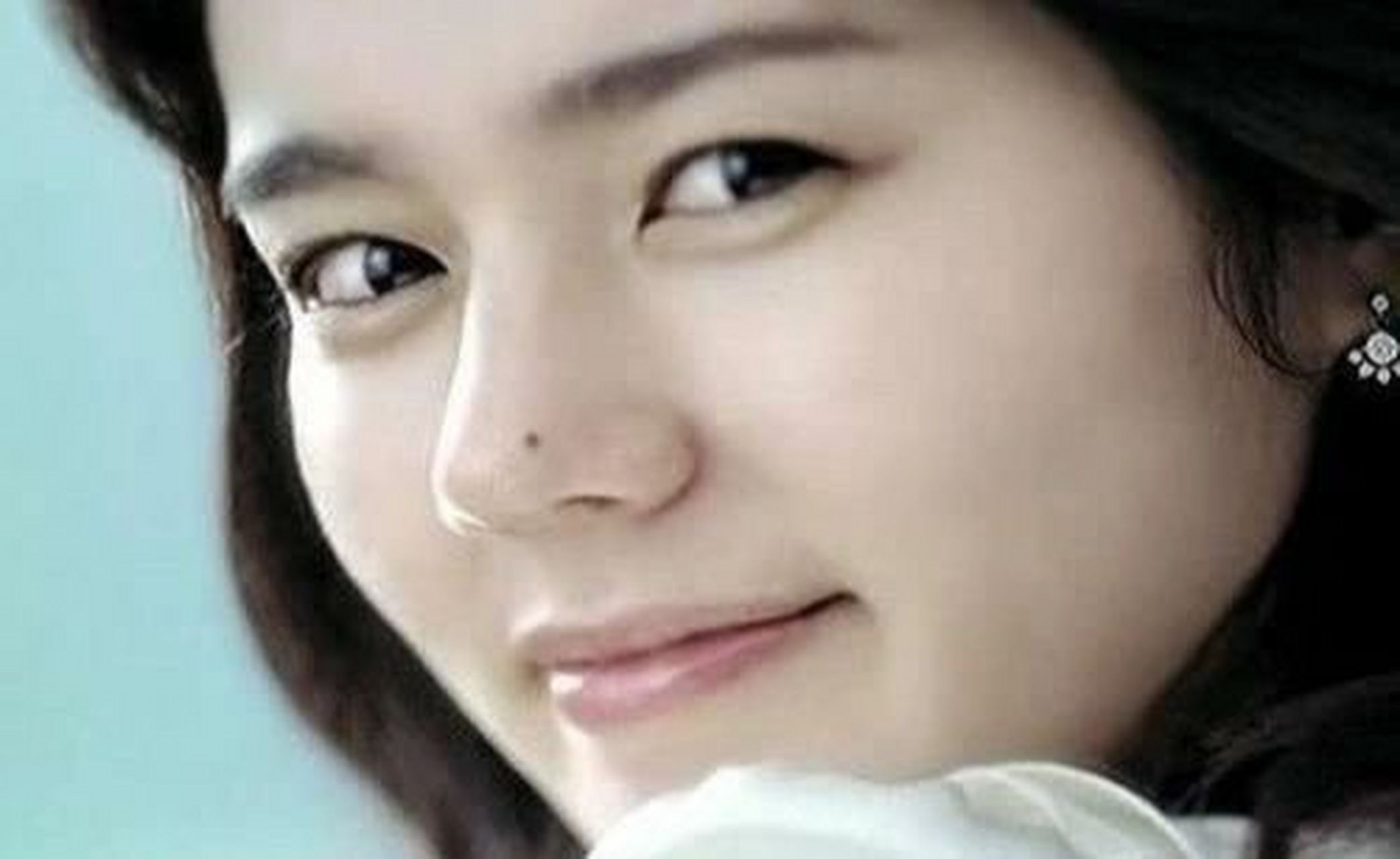 面像两大开运痣相解析开运痣相:鼻头长痣 鼻子在面像中主才运,被称为"