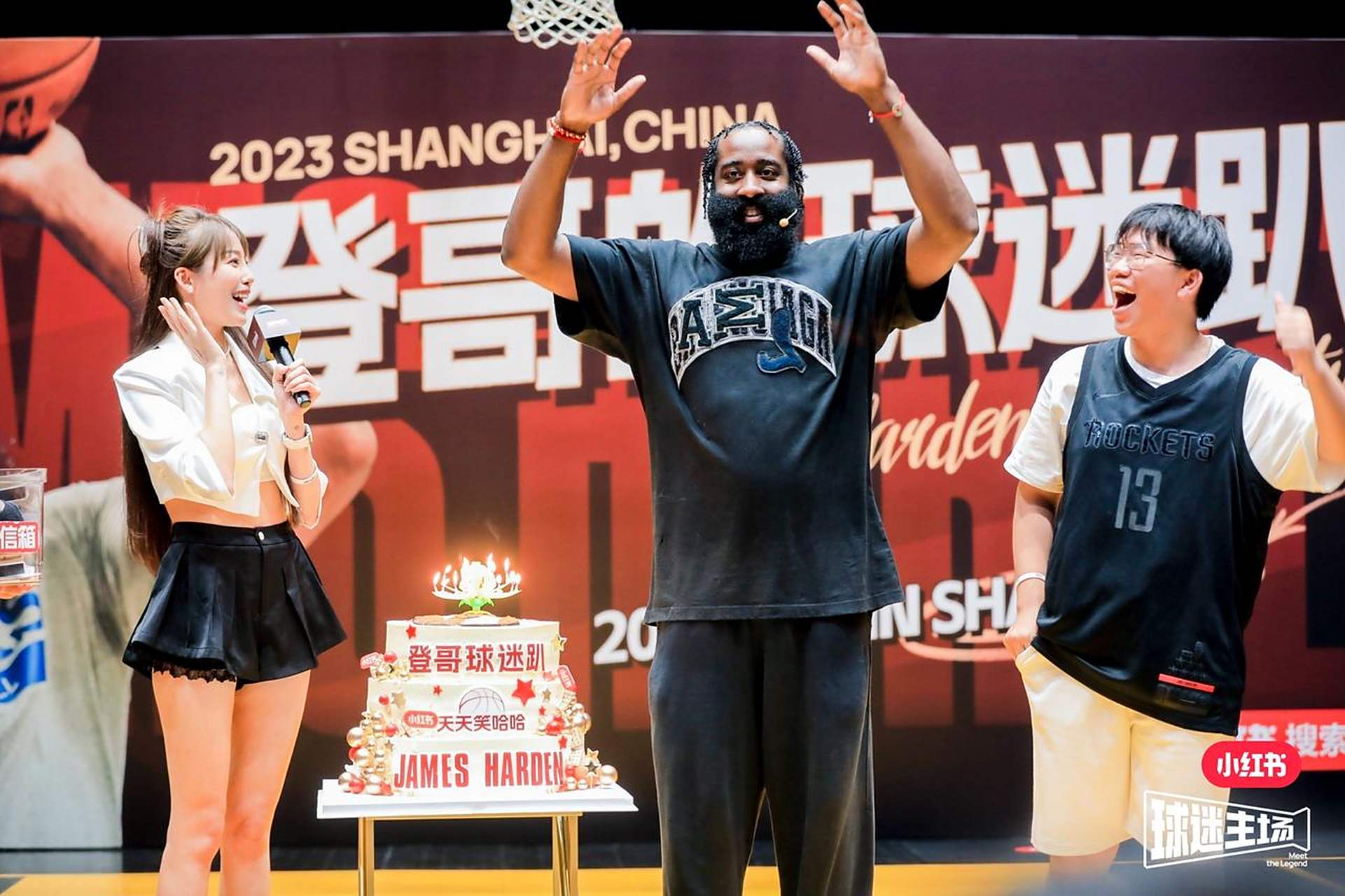 这大肚子!哈登现在这么胖了吗?