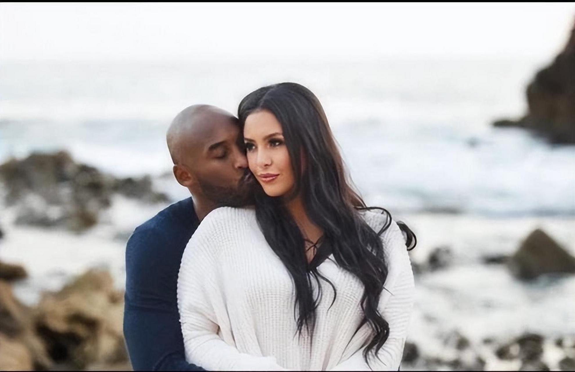 科比妻子瓦妮莎和女儿娜娜瘦身成功,瓦妮莎穿蓝色抹胸裙展现完美身材