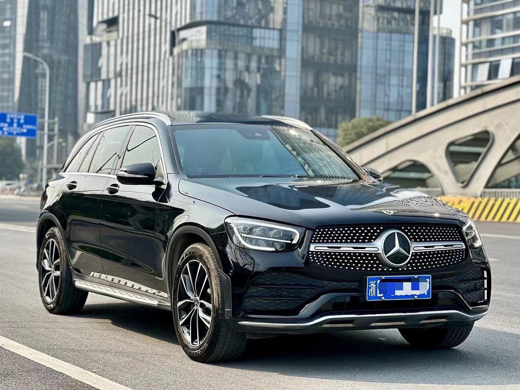 奔驰glc300l21款原厂满天星 售价:30.98万元  排气量:2.