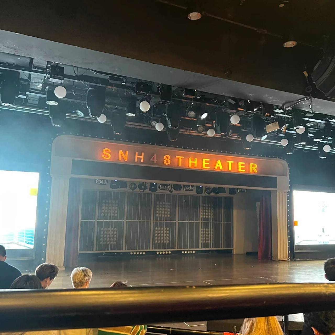 第一次看snh48公演攻略~ snh48星梦剧院 地址:上海虹口区嘉兴路267号