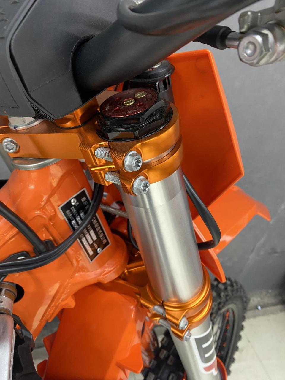 克维斯nx250高功率,前后48口径双可调双枪减震,发动机nx250高功率.