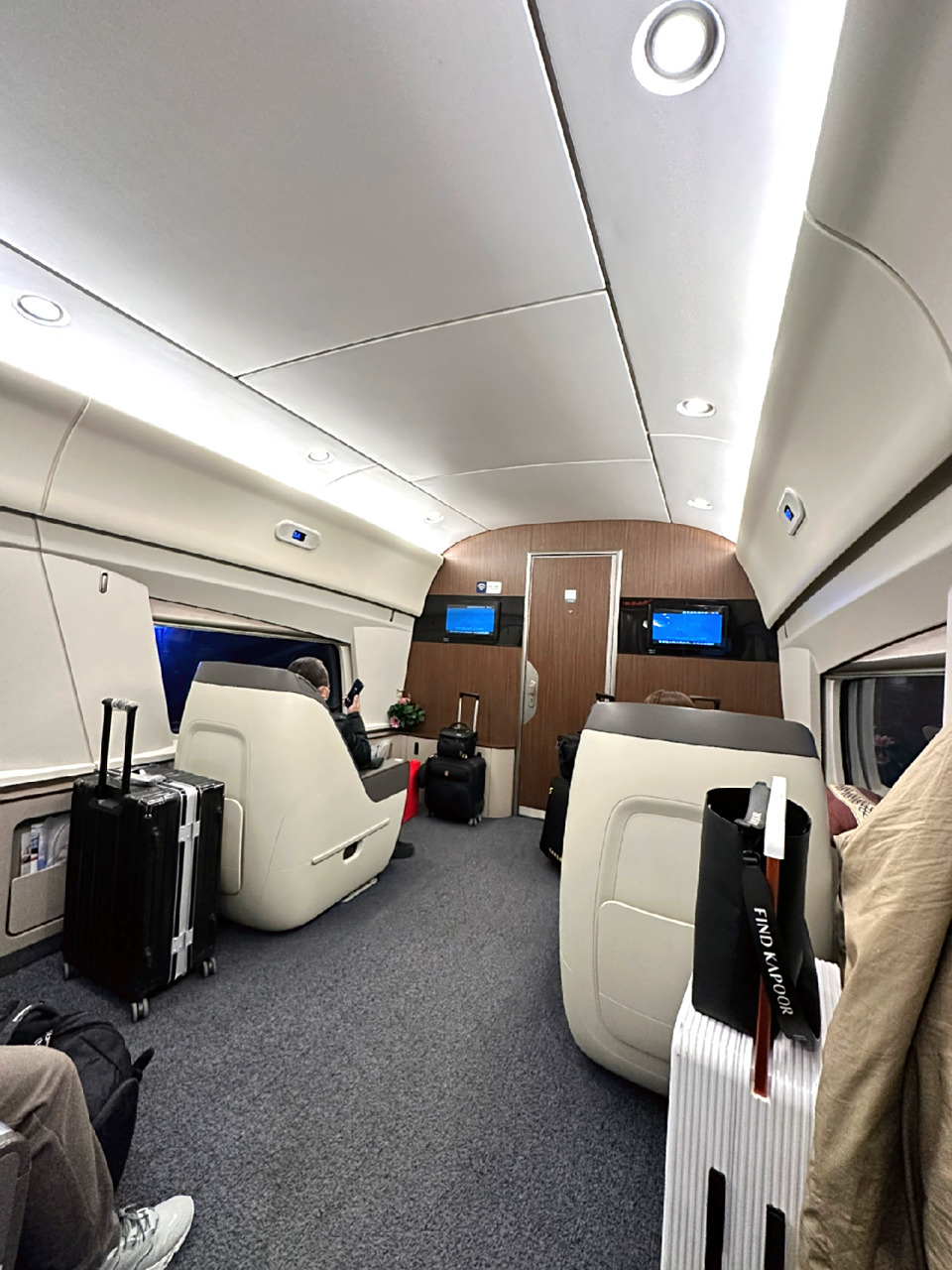 第一次高铁商务座体验,居然是因为没赶上车 原来商务座的车厢只有五个