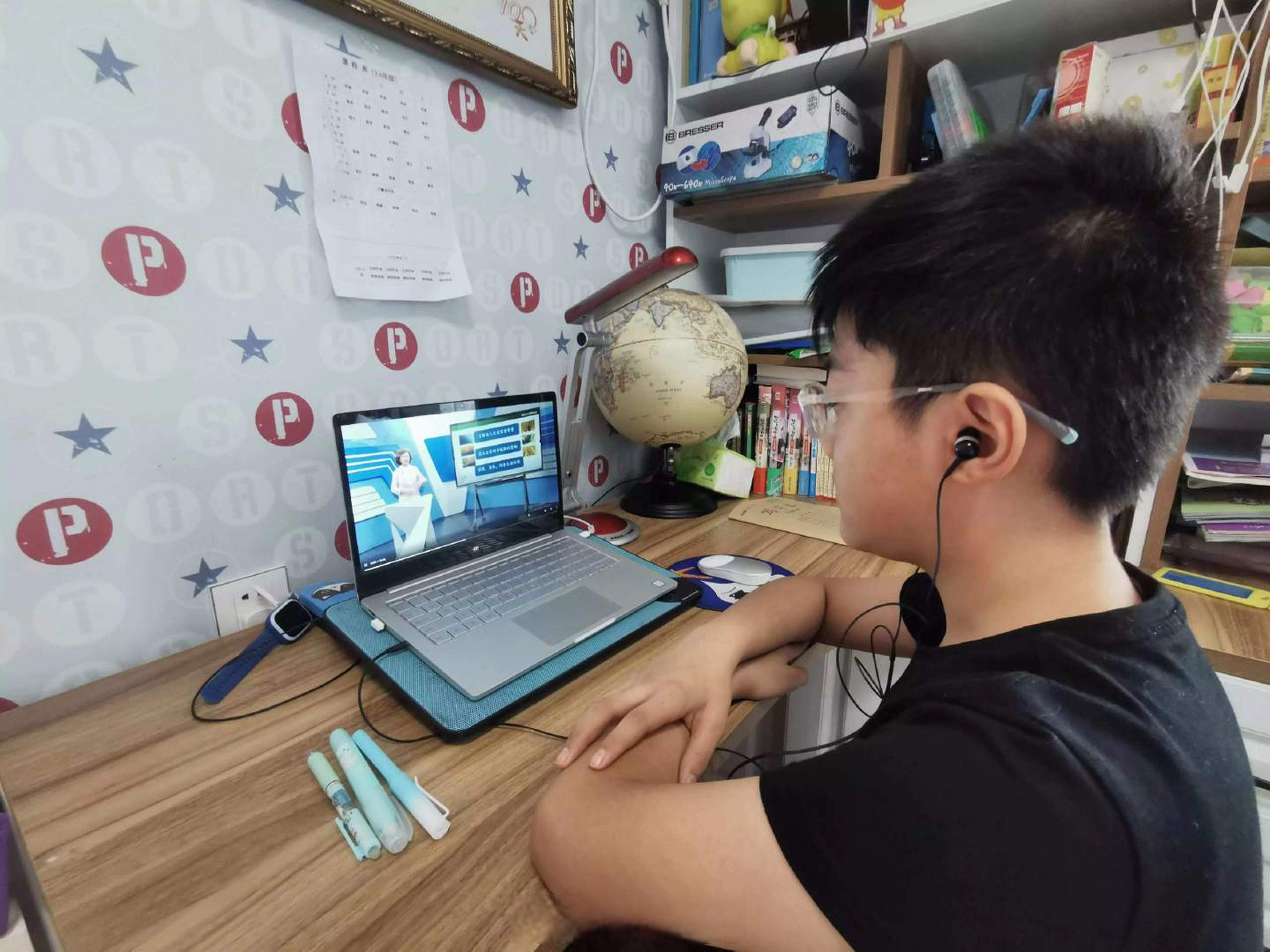 市统一部署,各学段启动线上教学,来自集英小学的学生们在线上教学期间