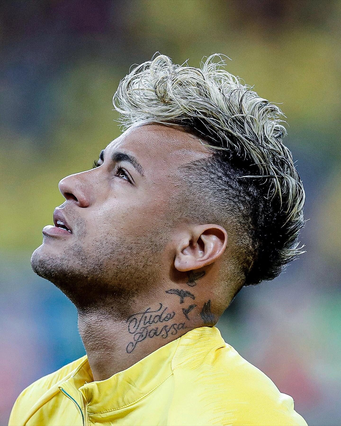 内马尔又换新发型了,这次是一个"卤蛋头"内马尔这么多发型,大家最喜欢