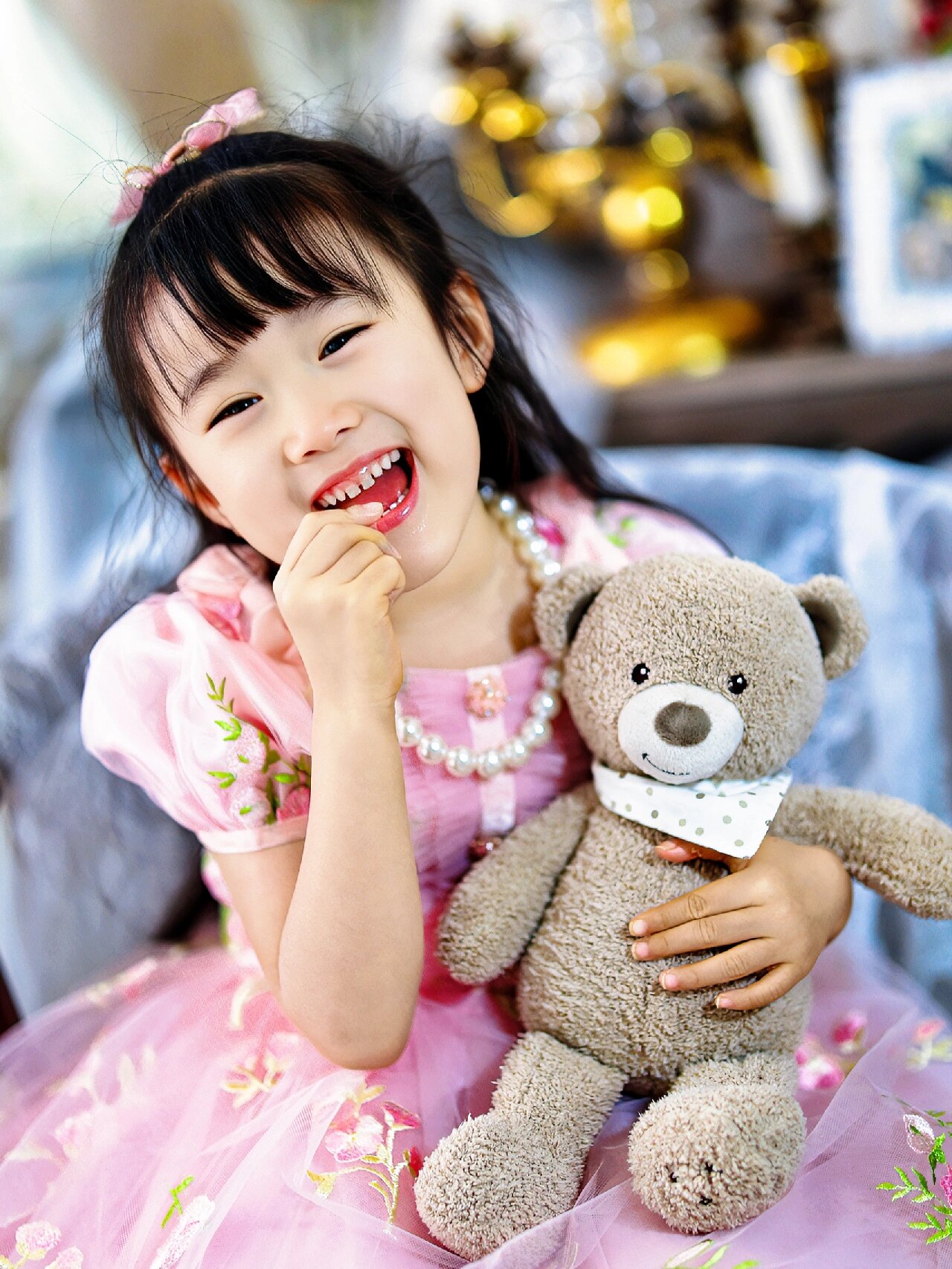 家里各种各样的玩偶也不计其数, 这不偶然的机会看到这只麦侬贝儿