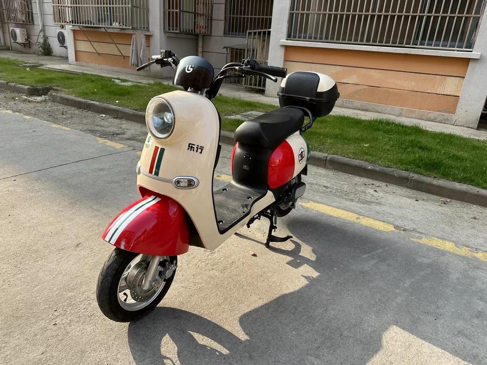 到货极品乐行国标电瓶车 手续齐全,前蝶后鼓,led透镜大灯,新款黑莓