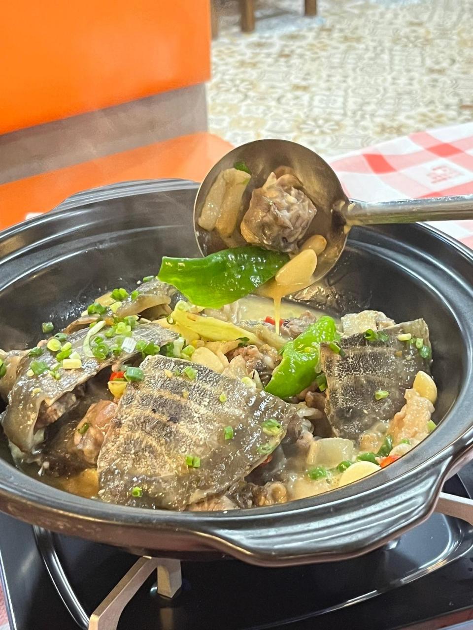 好吃不贵经济实惠 真材实料才能做出好味道 快来一起尝个鲜 甲鱼煲