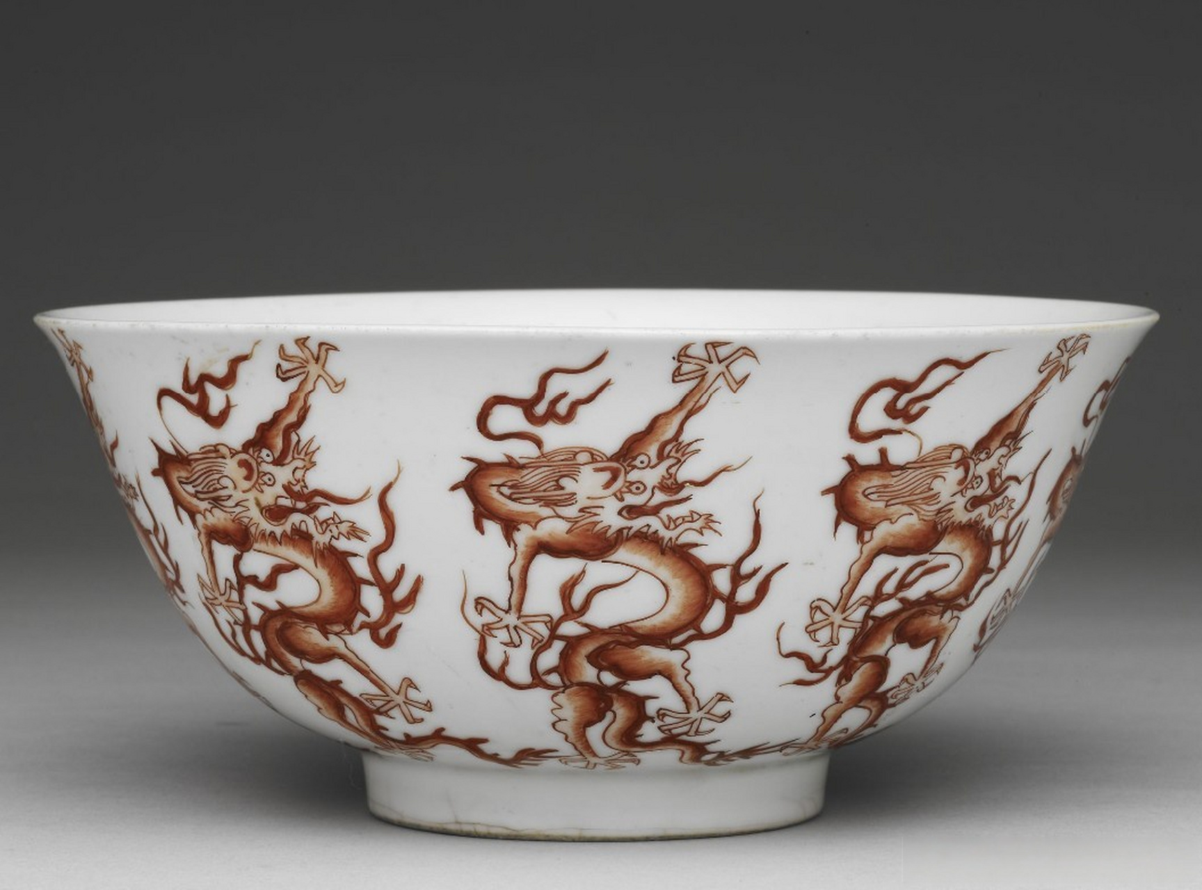明.弘治 描红九龙纹碗|台北故宫藏