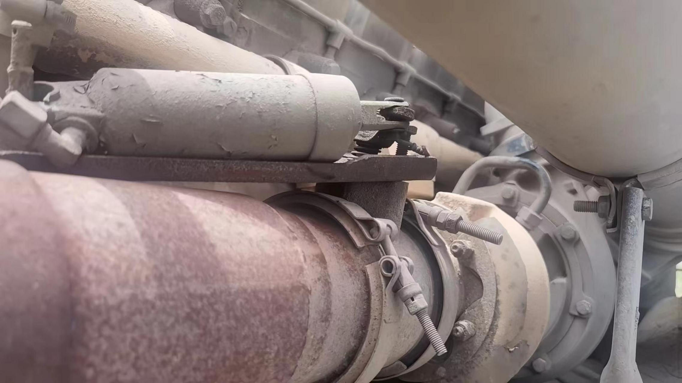 东风排气制动一个,徐工排气制动一个,德龙x3000排气制动一个,轩德波纹