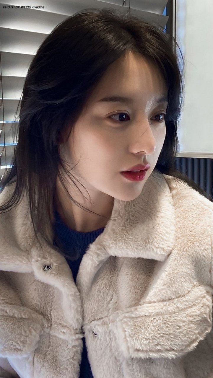 金智媛你为什么不多发自拍[流泪][流泪][流泪]