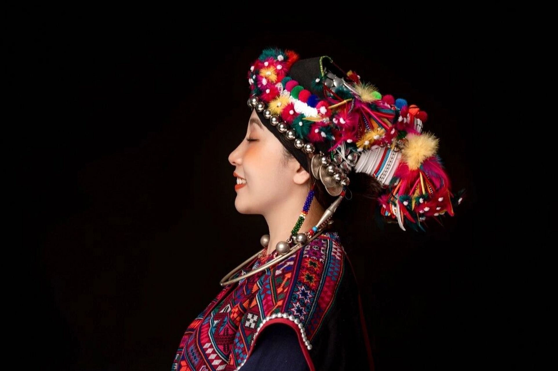 西双版纳机场哈尼族阿卡人结婚头饰 #终于把西双版纳机场哈尼族阿卡人