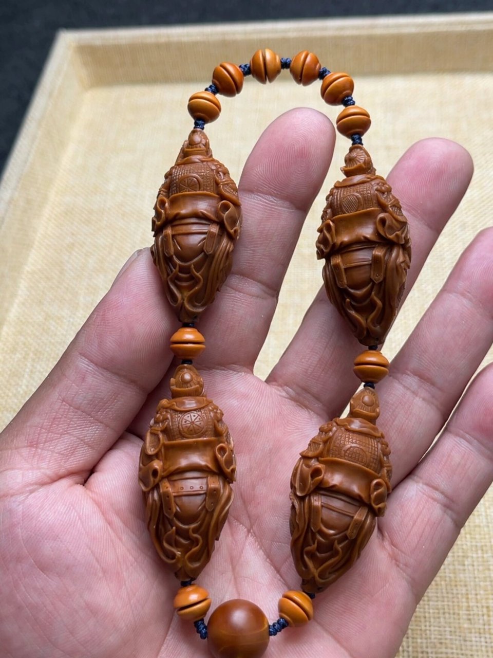橄榄核雕刻四大天王手持苏工徐军纯手工作品