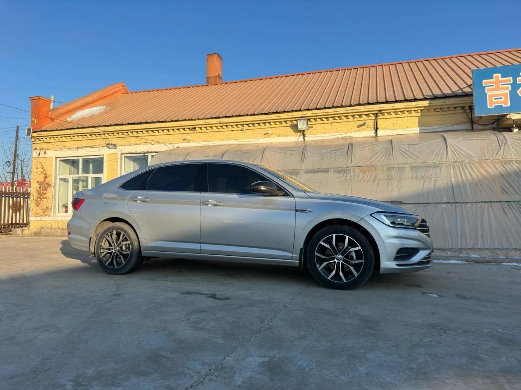 水晶银是速腾最好看的颜色,没人有意见吧