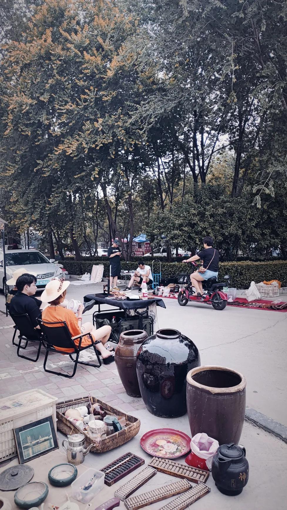 邢台  邢台古玩市场一条街,在开元路南头淮家屯邢台古玩城北侧的一条