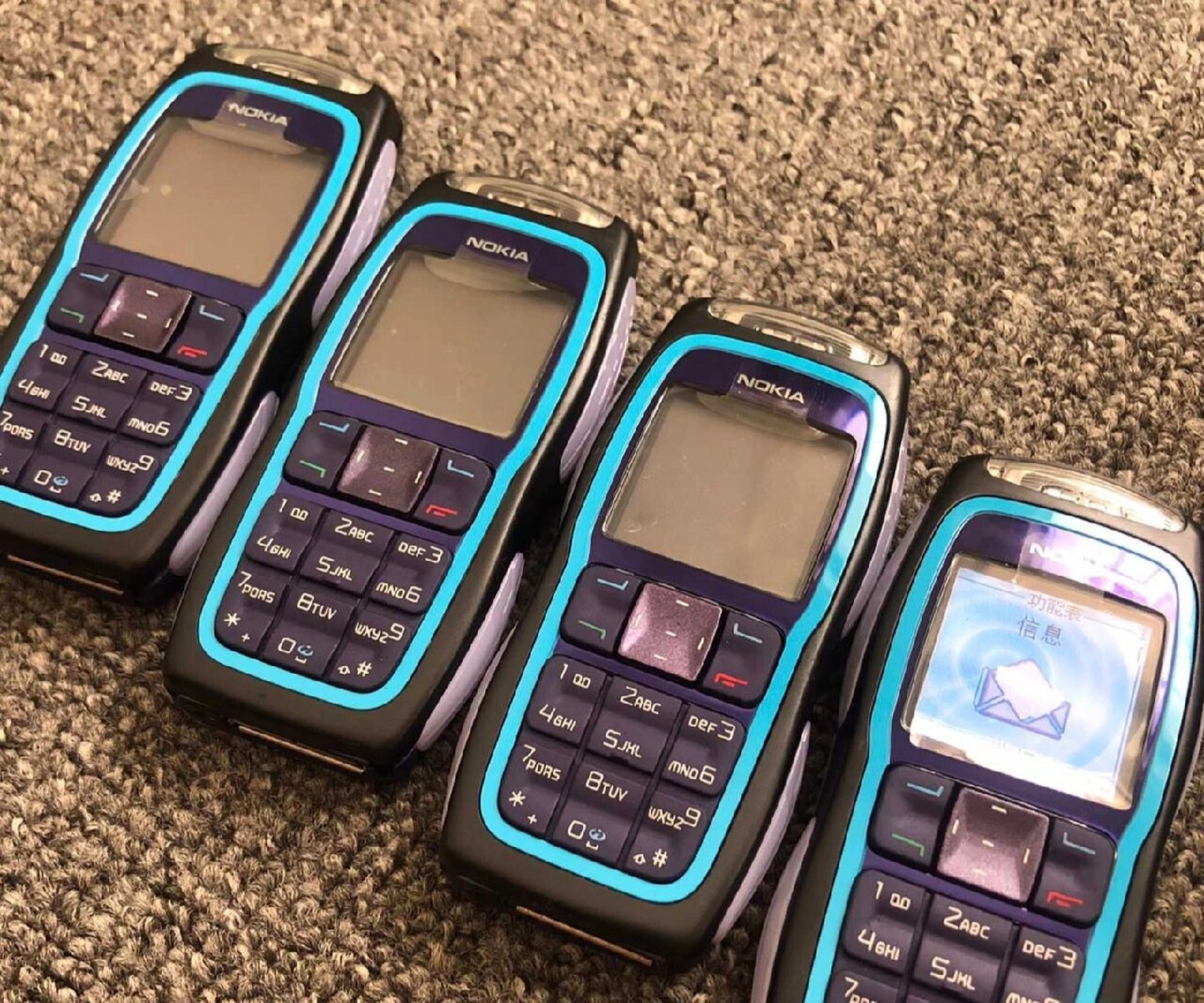 诺基亚3220,夜空中最闪耀的手机 现在市面上出售的跑马灯的手机和蓝牙